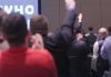 Përshendetja që po shokon botën, amerikanët ia çojnë dorën Trumpit si Hitlerit (Video)