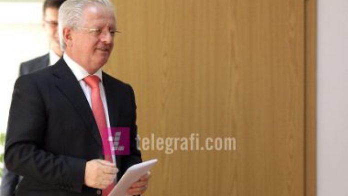 Skender-Hyseni-konference-11-gusht-foto-Ridvan-Slivova-5-e1476181454589-380x233-780x439