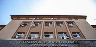 Komuna lejon ndërtimin e një xhamie dhe dy kishave në Prishtinë (Dokument)