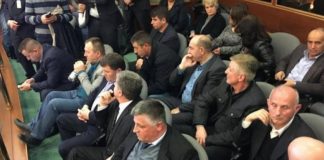 Përfaqësuesit e veteranëve vazhdojnë protestën në sallën e Kuvendit