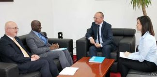 Ministri Rrahmani dhe shefi i UNICEF-it në Kosovë bisedojnë për partneritetin për shëndetin e fëmijëve.