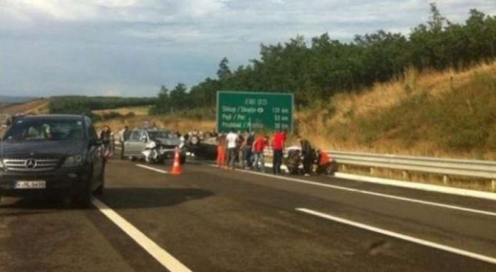 auto_Aksidenti-ne-Rrugen-e-Kombit1465155250
