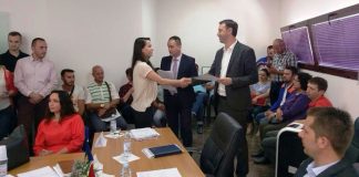 Abrashi shpërndau marrëveshje të punësimit në projektin e përbashkët me GIZ-in dhe APRK-në