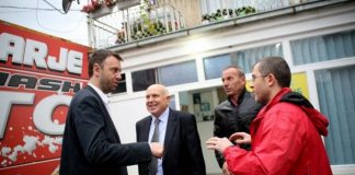 Arban Abrashi viziton bizneset e vogla në Kodrën e Diellit, iu premton mbështetje
