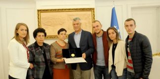 Presidenti,Hashim Thaç dekoron me urdhrin “Hero i Kosovës”, dëshmorin Kapllan Ahmetaj
