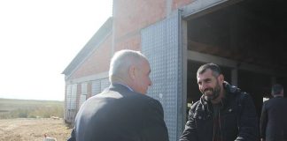 Kryetari Haki Rugova në Gusarë u takua me fermerët