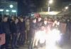 Protestë në Pejë kundër dënimeve në Shkup, brohoritje “Ali tradhtari” (Foto)