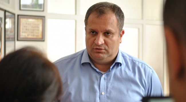 shpend-ahmeti-foto-nga-jasir-zeqiri-10-650x358