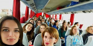 40 Sarandat e Kosovës në të njejtin autobus vizitojnë Sarandën