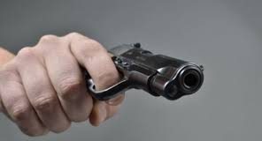 Suharekë/ Policia sekuestron një pistoletë të një deputeti