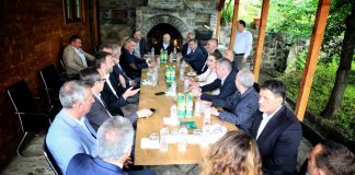 Kryetari Isa Mustafa udhëheqë mbledhjen e rregullt të Kryesisë së LDK-së