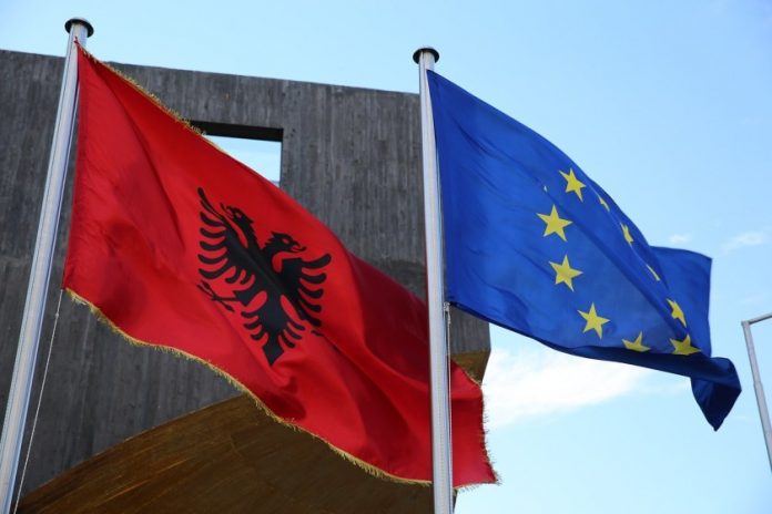 albaniaEUflags
