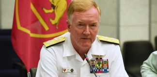 Admirali amerikan James Foggo sot qëndron në Kosovë