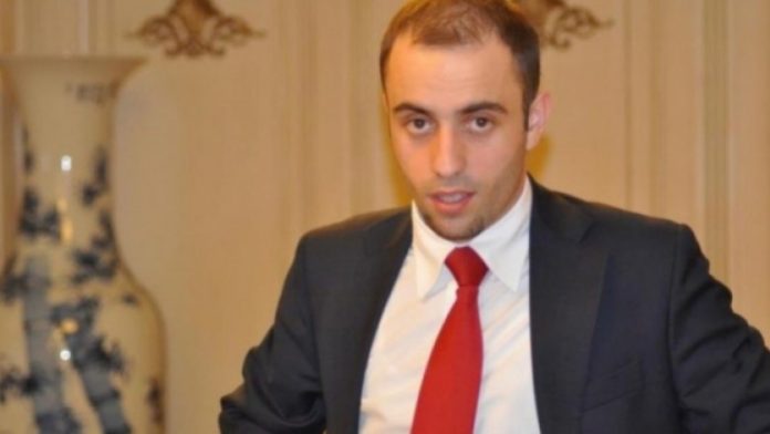 jetliri-i-akr-s-euml-q-euml-mbeti-jasht-euml-kuvendit-pyet-p-euml-r-ldquo-ligjin-q-euml-legalizon-hara-ccedil-in-rdquo_hd-780x439