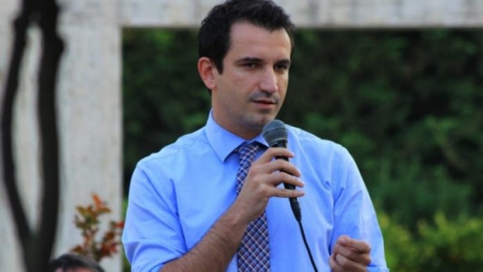 veliaj-dor-euml-hiqem-n-euml-se-do-t-euml-ket-euml-lokal-apo-priten-pem-euml-te-liqeni_hd-780x439