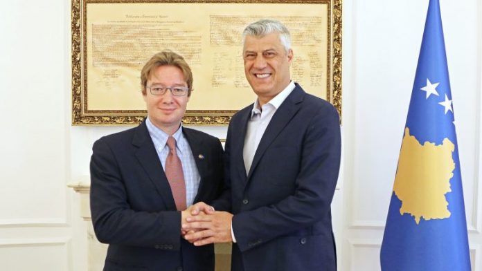 03.07.2019-Presidenti-Thaçi-priti-në-takim-lamtumirës-ambasadorin-jo-rezident-të-Kanadasë-Daniel-Maksymiuk-780x439