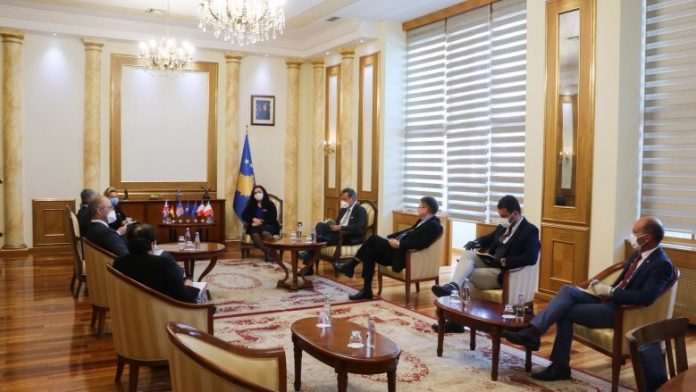 2020_04_30_Kryetarja-e-Kuvendit-priti-ambasadorët-e-Kuintit-dhe-të-Zyrës-së-BE-së-1-780x439