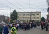 Sulmohet në Prizren Njësiti për përcjelljen e të burgosurve derisa ishte duke e bartur të dënuarin për krime lufte