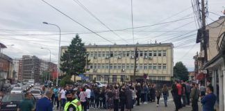 Sulmohet në Prizren Njësiti për përcjelljen e të burgosurve derisa ishte duke e bartur të dënuarin për krime lufte