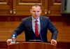 Ministri Zemaj e deputetja e VV-së përplasen për masat ndaj koronavirusit