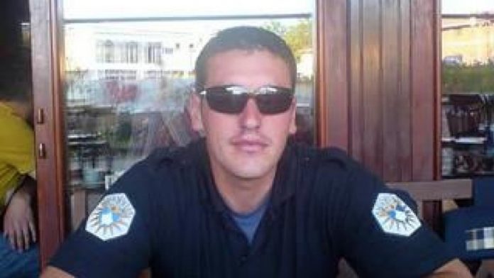 vras-euml-si-i-policit-triumf-riza-po-d-euml-shmon-n-euml-rastin-sekira-ccedil-a_hd-780x439