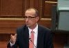 Deputeti i PDK-së: Politikanët për një grusht vota shkelin masat anti-COVID