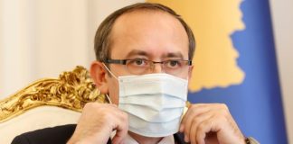 Hoti me premtim të ri: Këtë muaj do të arrijnë në Kosovë vaksinat e para anti-COVID 19